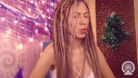 Helen online show from December 7, 3:30 pm