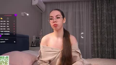 Mia online show from February 16, 4:07 pm