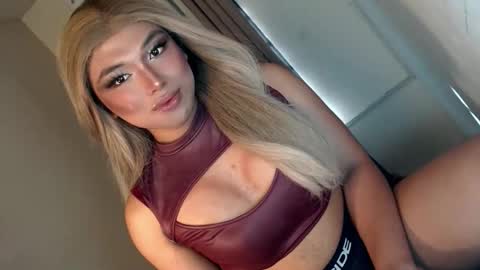 Deluxe online show from May 3, 7:34 am