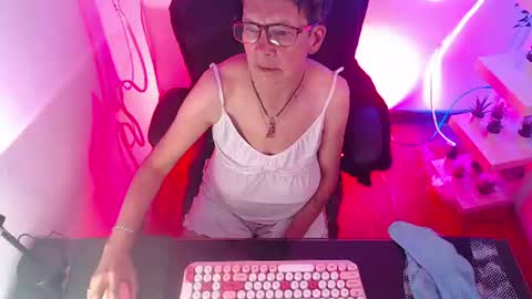 Selena online show from July 8, 8:44 pm