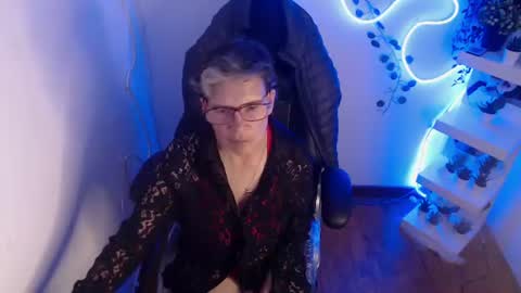 Selena online show from June 11, 7:11 pm