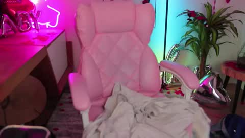 Snapshot of selena_lily chatting on February 14, 7:07 am Selena Lily online show from February 14, 7:07 am