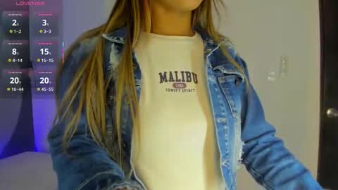 Snapshot of selena_monroy chatting on October 15, 11:24 am Selena online show from October 15, 11:24 am