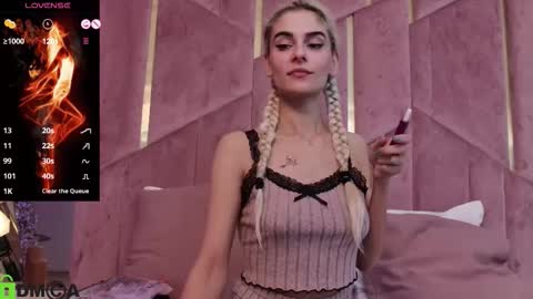 Selena online show from December 3, 5:32 am