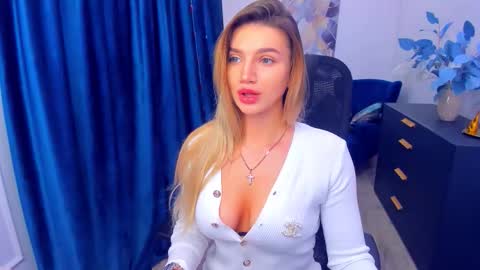 selenaemoore online show from November 7, 4:18 am