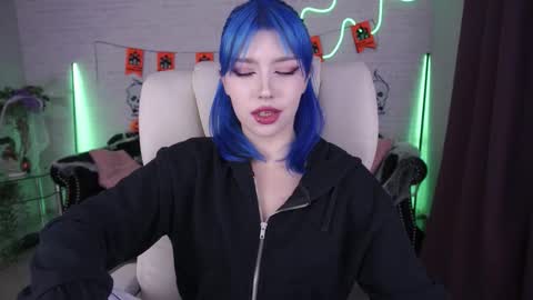 selenairis online show from October 29, 1:43 am