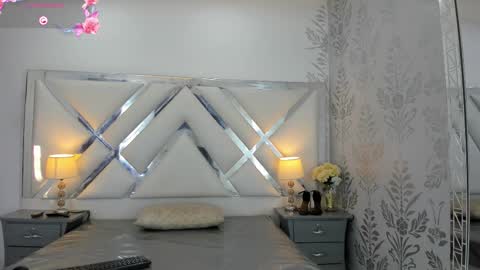 Selena reyess online show from December 3, 12:29 pm