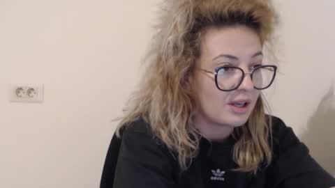 Selenna online show from October 29, 4:09 pm