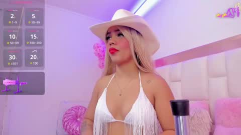 Sennia online show from February 23, 1:56 pm