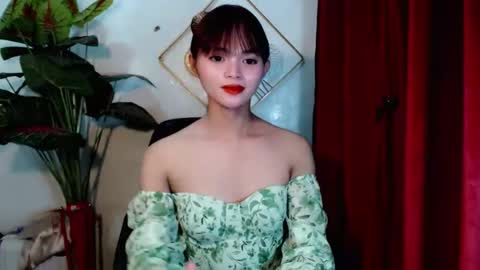 sensational_yeng online show from October 23, 5:19 pm