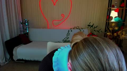 sensitiveheartt online show from April 12, 7:16 pm