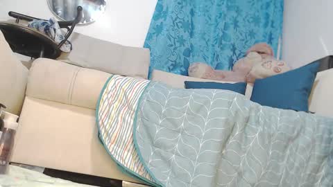 Snapshot of sensualbaby07 chatting on October 17, 12:02 am I am Hellen online show from October 17, 12:02 am