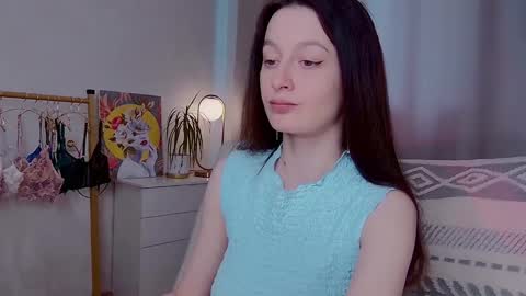 sensuallucy233 online show from June 1, 9:44 am
