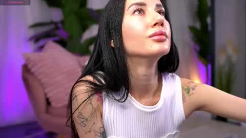 Snapshot of serenavelour chatting on October 20, 10:18 am Serena online show from October 20, 10:18 am