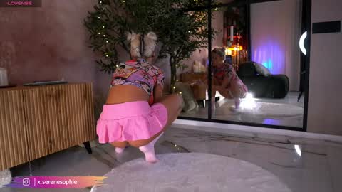 Serene Sophiex online show from October 14, 7:49 pm