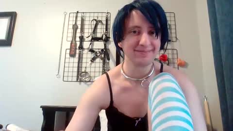 Servile Sarah online show from March 12, 9:17 pm