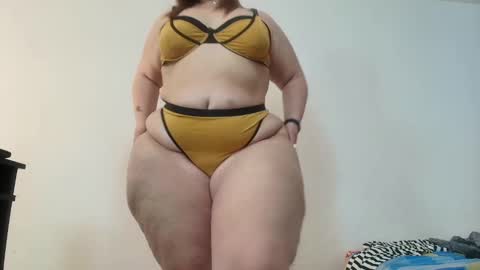 Snapshot of sexy_curvi chatting on December 19, 4:57 pm karla instagram online show from December 19, 4:57 pm