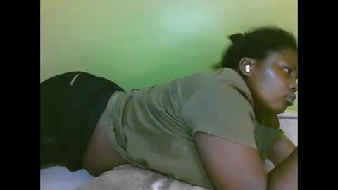 Snapshot of sexy_divana chatting on February 24, 7:09 pm sexy_divana online show from February 24, 7:09 pm