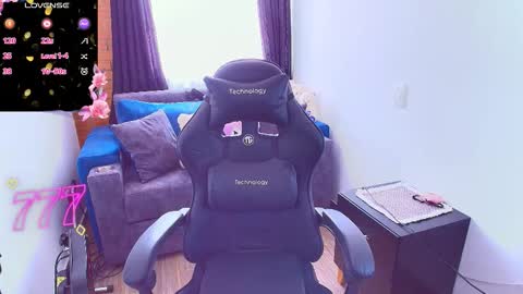 laura  online show from February 11, 4:41 pm