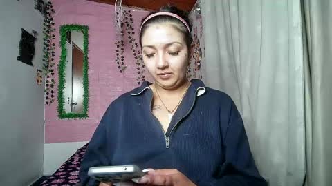 sexy lolas online show from April 7, 4:47 am