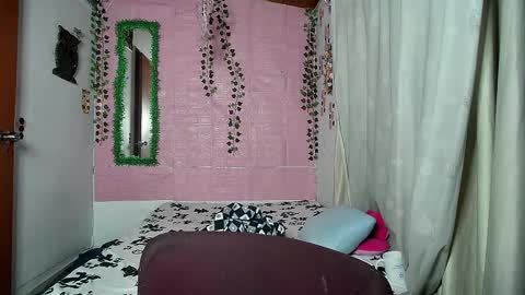 sexy lolas online show from February 6, 7:01 am