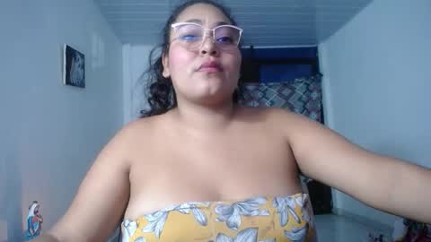 Snapshot of sexy_love_15 chatting on September 22, 6:01 am SIRENA LOVE online show from September 22, 6:01 am