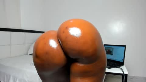 sexybootydoll online show from February 16, 9:36 pm