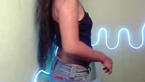 sexyemie29 online show from December 16, 6:30 am