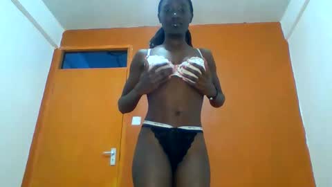 sexylucia5 online show from May 28, 9:51 am