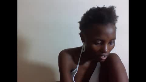 VIVIAN online show from November 8, 8:25 pm