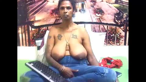 Snapshot of sexyva4u2luv chatting on February 8, 6:12 am sexyva4u2luv online show from February 8, 6:12 am