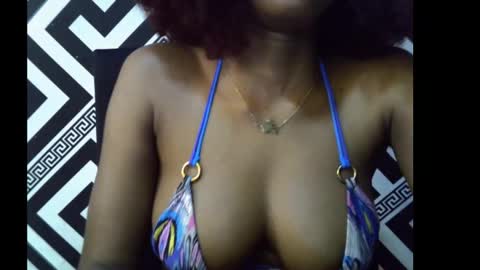 Snapshot of sezy_petite chatting on October 3, 10:26 pm Wealth online show from October 3, 10:26 pm