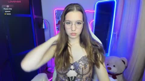 Vivian online show from September 22, 4:16 pm