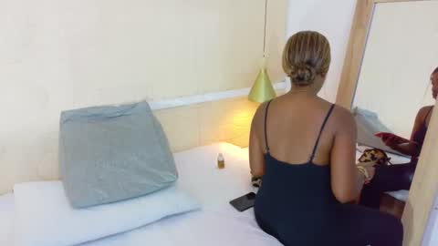Snapshot of shamira_moore chatting on October 3, 8:14 pm Catalina online show from October 3, 8:14 pm