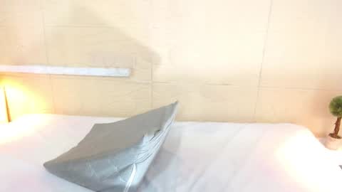 Snapshot of shamira_moore chatting on December 24, 6:39 pm Catalina online show from December 24, 6:39 pm
