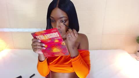 Snapshot of shamira_moore chatting on December 9, 8:33 pm Catalina online show from December 9, 8:33 pm