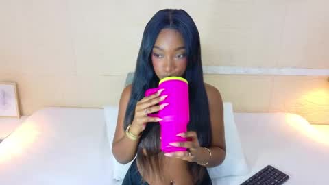 Snapshot of shamira_moore chatting on October 17, 8:45 pm Catalina online show from October 17, 8:45 pm