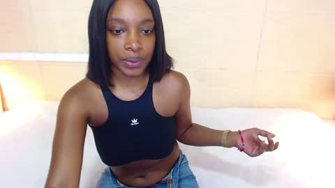 Snapshot of shamira_moore chatting on December 7, 6:37 pm Catalina online show from December 7, 6:37 pm