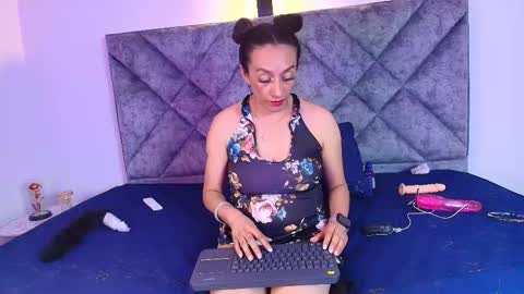 shantey online show from September 20, 4:38 pm