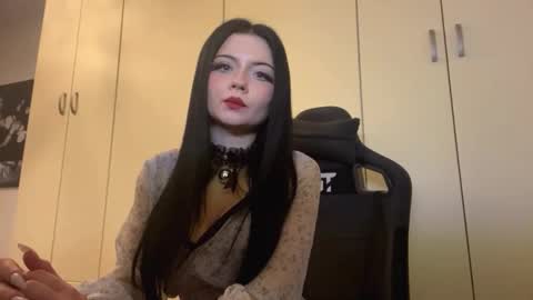Snapshot of sharellgilvin chatting on October 15, 4:09 pm Angie online show from October 15, 4:09 pm