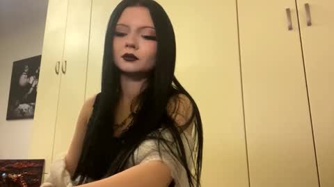Snapshot of sharellgilvin chatting on October 16, 4:09 pm Angie online show from October 16, 4:09 pm
