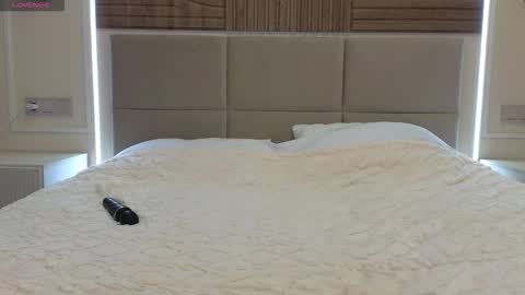 Sharleen online show from March 4, 3:18 pm