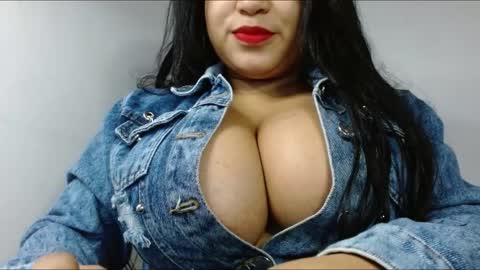 Snapshot of sharolllatina chatting on December 10, 4:56 am sharoll the queen of the milk show online show from December 10, 4:56 am