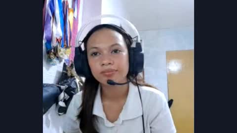 Snapshot of shauntefenceroy chatting on October 22, 6:51 am Molly online show from October 22, 6:51 am