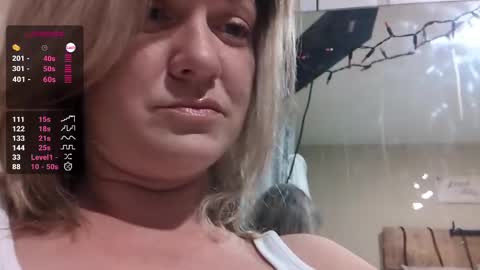 Snapshot of sheseemsinnocent chatting on January 5, 4:25 am sheseemsinnocent online show from January 5, 4:25 am