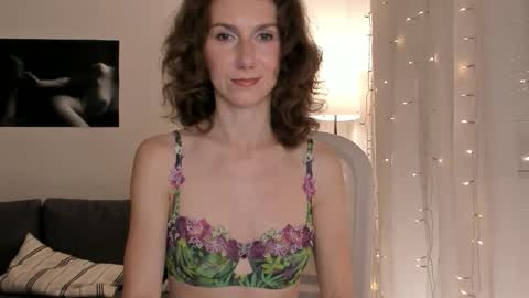 shesleepsnaked online show from April 11, 4:43 pm