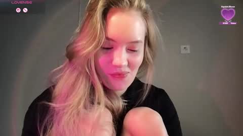 shiny_bunny1 online show from March 3, 1:22 am