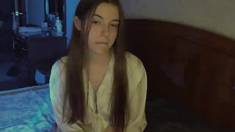 shiraha___rafieru online show from October 19, 8:44 pm