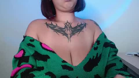 Shopie Hank  online show from January 12, 1:00 am