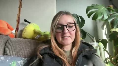 Snapshot of short_sweetpea chatting on March 8, 3:00 pm short sweetpea online show from March 8, 3:00 pm